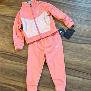 Nike Kids Matching Set in Pink and White